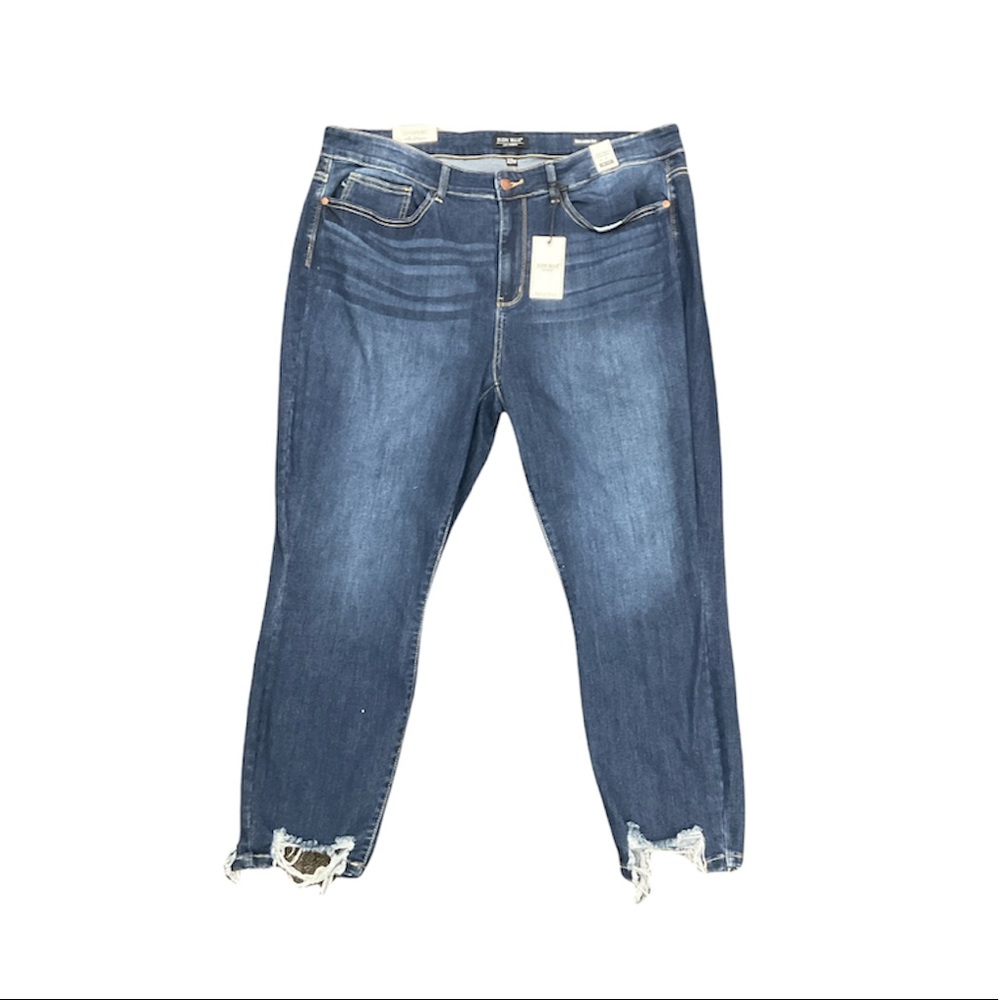 Plus Size Judy Blue Relaxed Fit with Destroyed Hem
